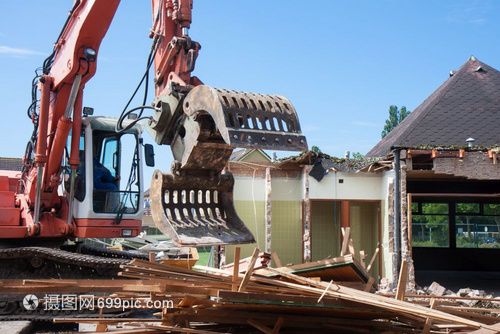 挖掘機在建筑拆除中的應用與安全規(guī)范